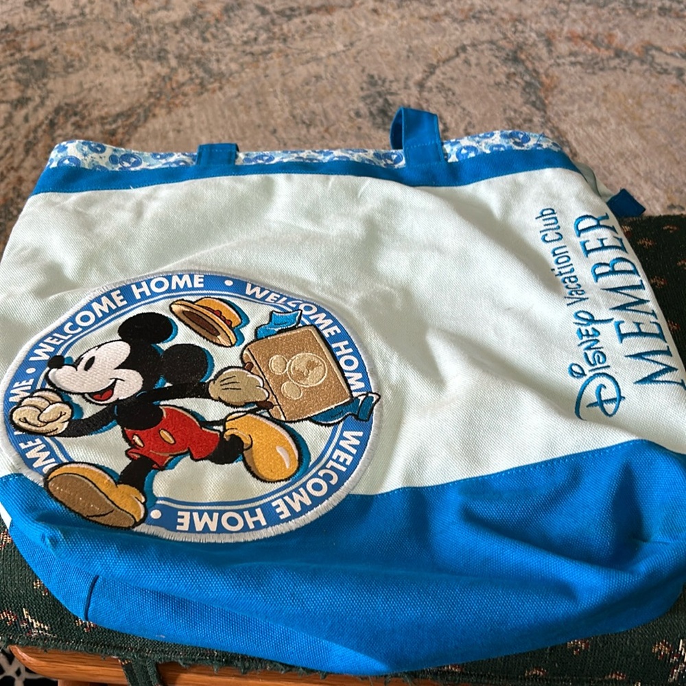 Disney vacation club member blue bag welcome home welcome home appliqué on front